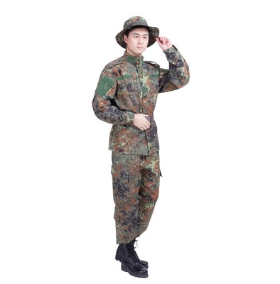 O uniforme militar do americano mesmos como a faixa Malásia uniforme do exército alemão