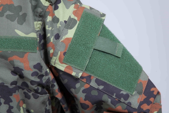 O uniforme militar do americano mesmos como a faixa Malásia uniforme do exército alemão
