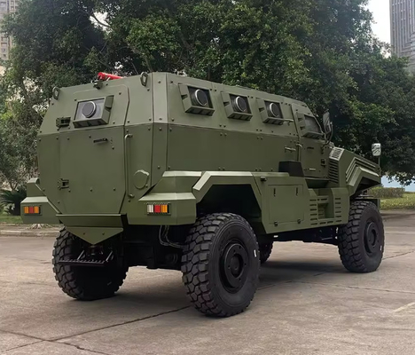 Veículo blindado militar de 830 kg com motor de 800 cc e pista de 1500 mm