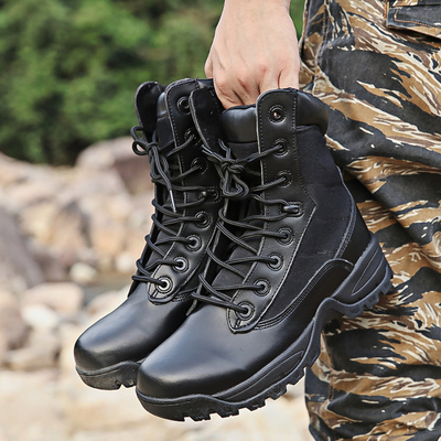 Botas táticas de combate construídas para suportar as demandas de operações de combate e táticas