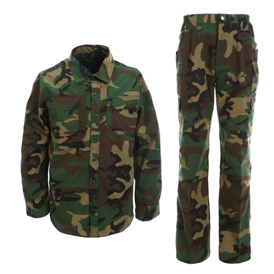 Bem ventilado uniforme militar... uniforme de camuflagem, uniforme de combate.