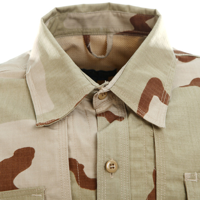Bem ventilado uniforme militar... uniforme de camuflagem, uniforme de combate.