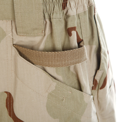 Bem ventilado uniforme militar... uniforme de camuflagem, uniforme de combate.